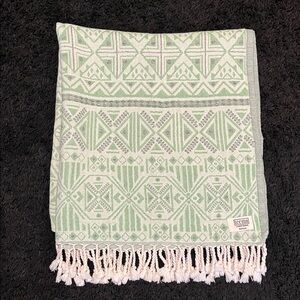 Teema towel Green Geometric Patterned